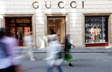 225 salaires chez Gucci publiés par des employés .